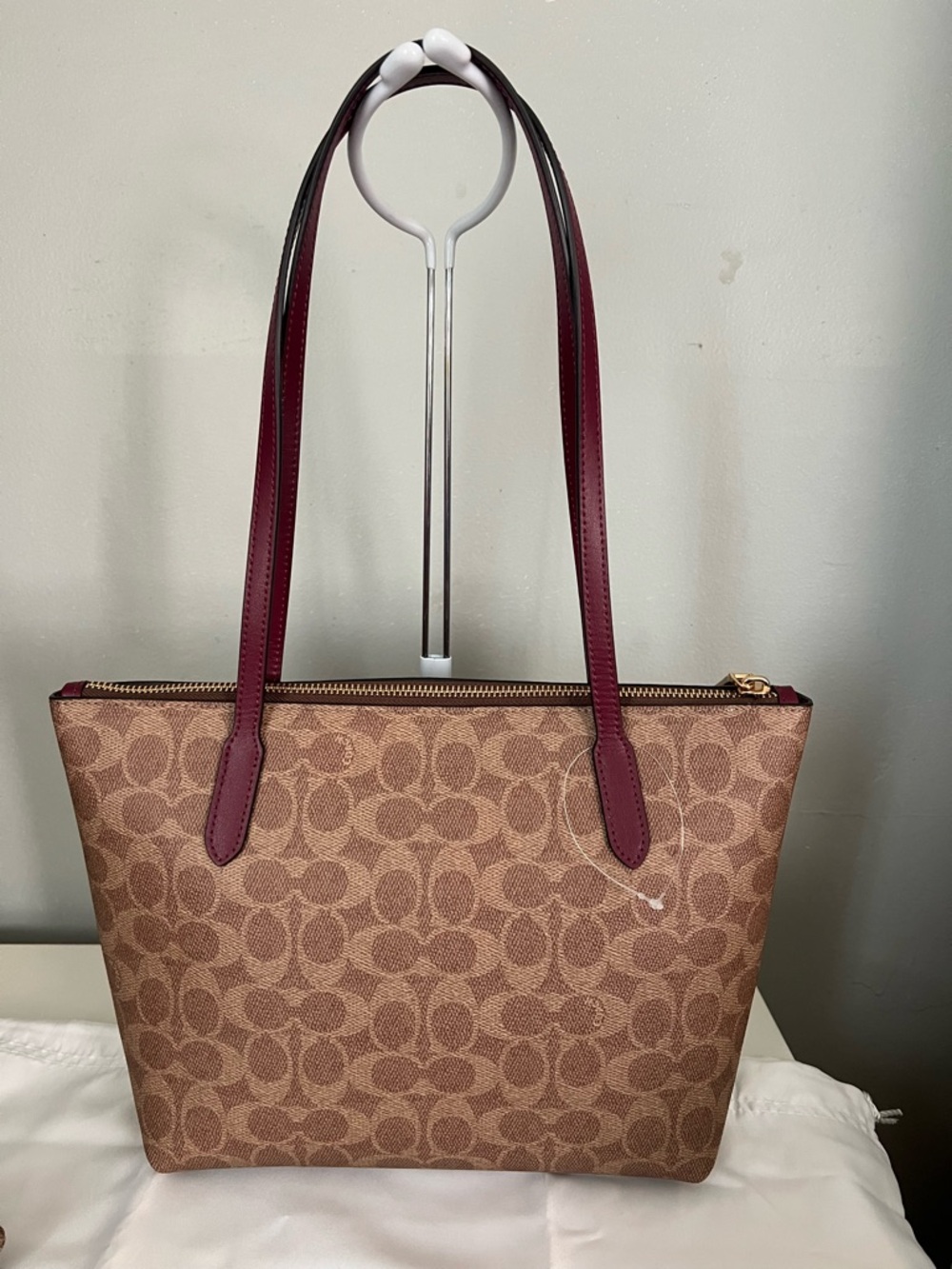 Coach Fiona Zip Tote Bag In Signature Canvas With Horse And Carriage Print - Picture 7 of 10